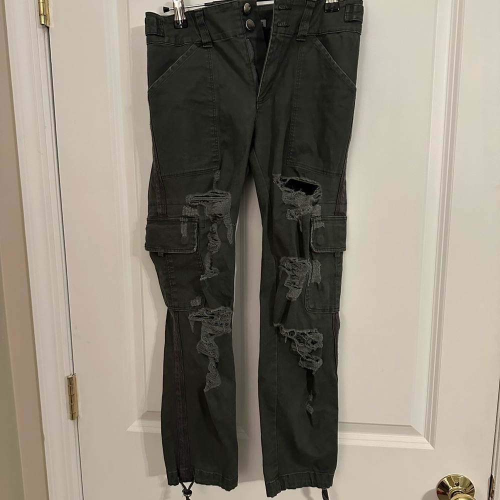 Carmar black/dark gray distressed cargos women’s size 4